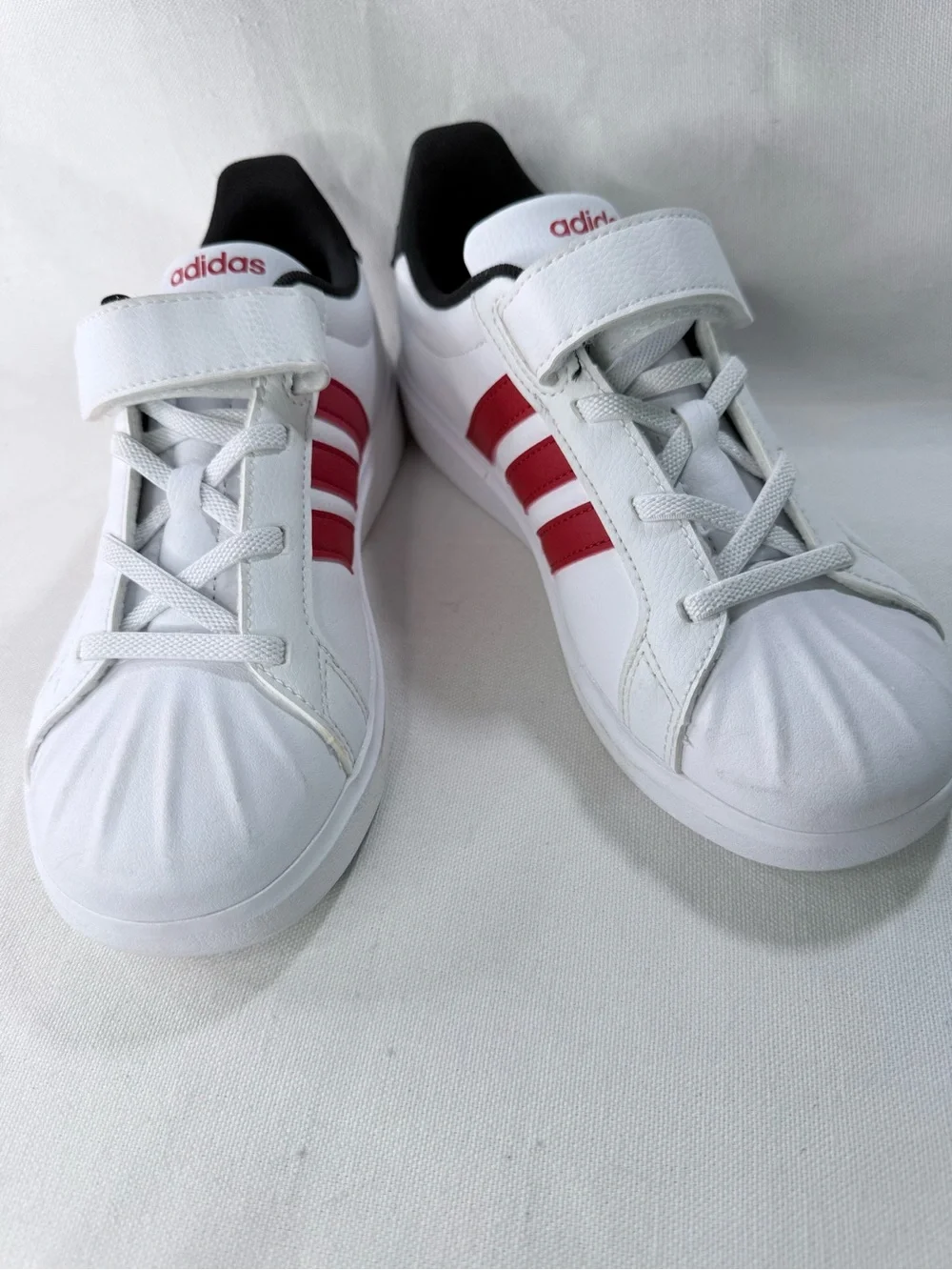 Adidas STREETTALK Kids SIZE 3Y White Classic Sneakers with Red Stripes.